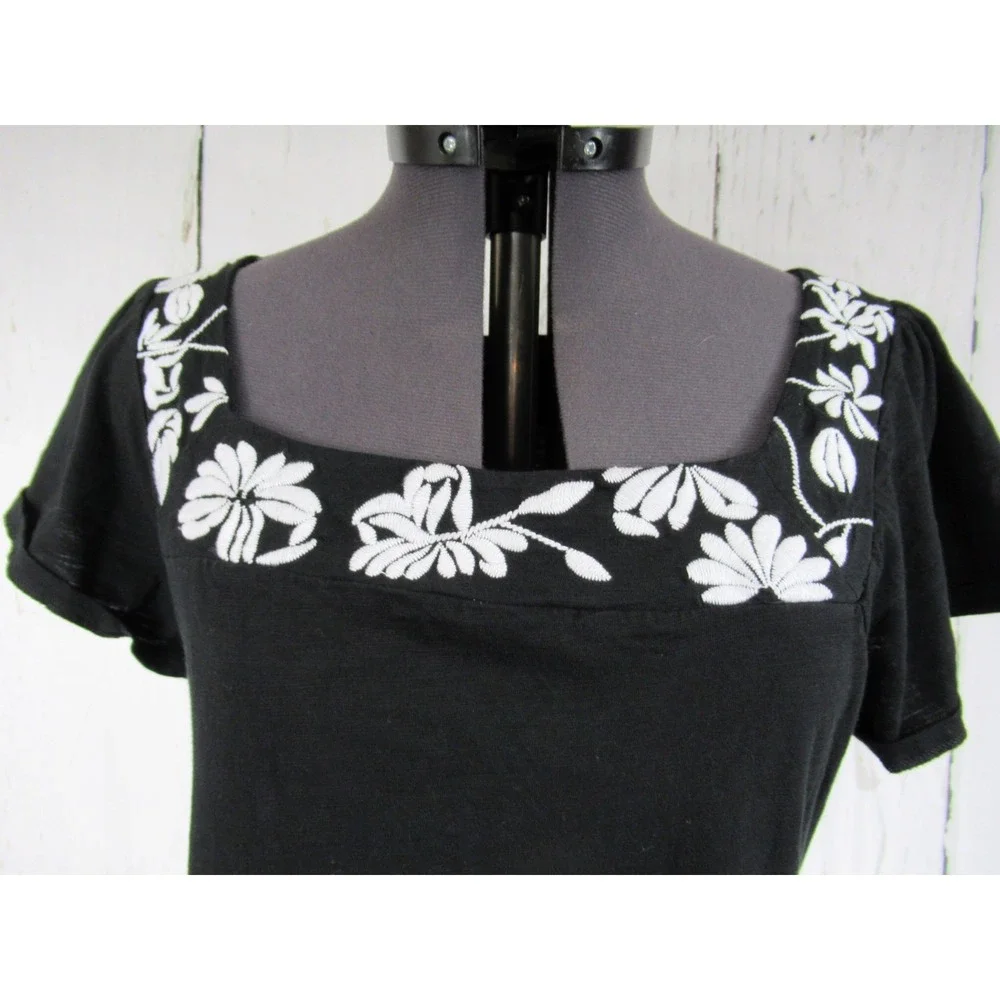 Banana Republic Black, White Stitching Around Collar Size Medium Knee Length A5